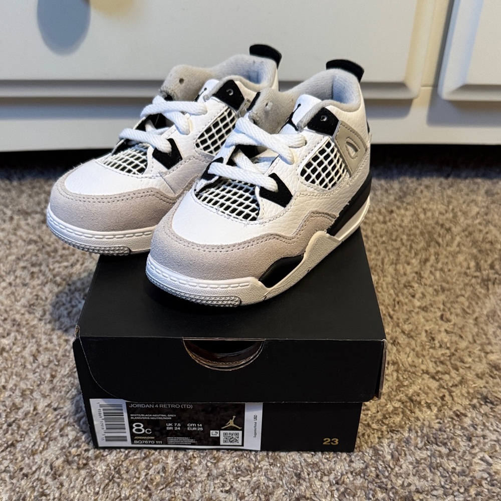 *BRAND NEW, NEVER WORN* Jordan 4 Retro Kids Sneakers - White and Black Mesh